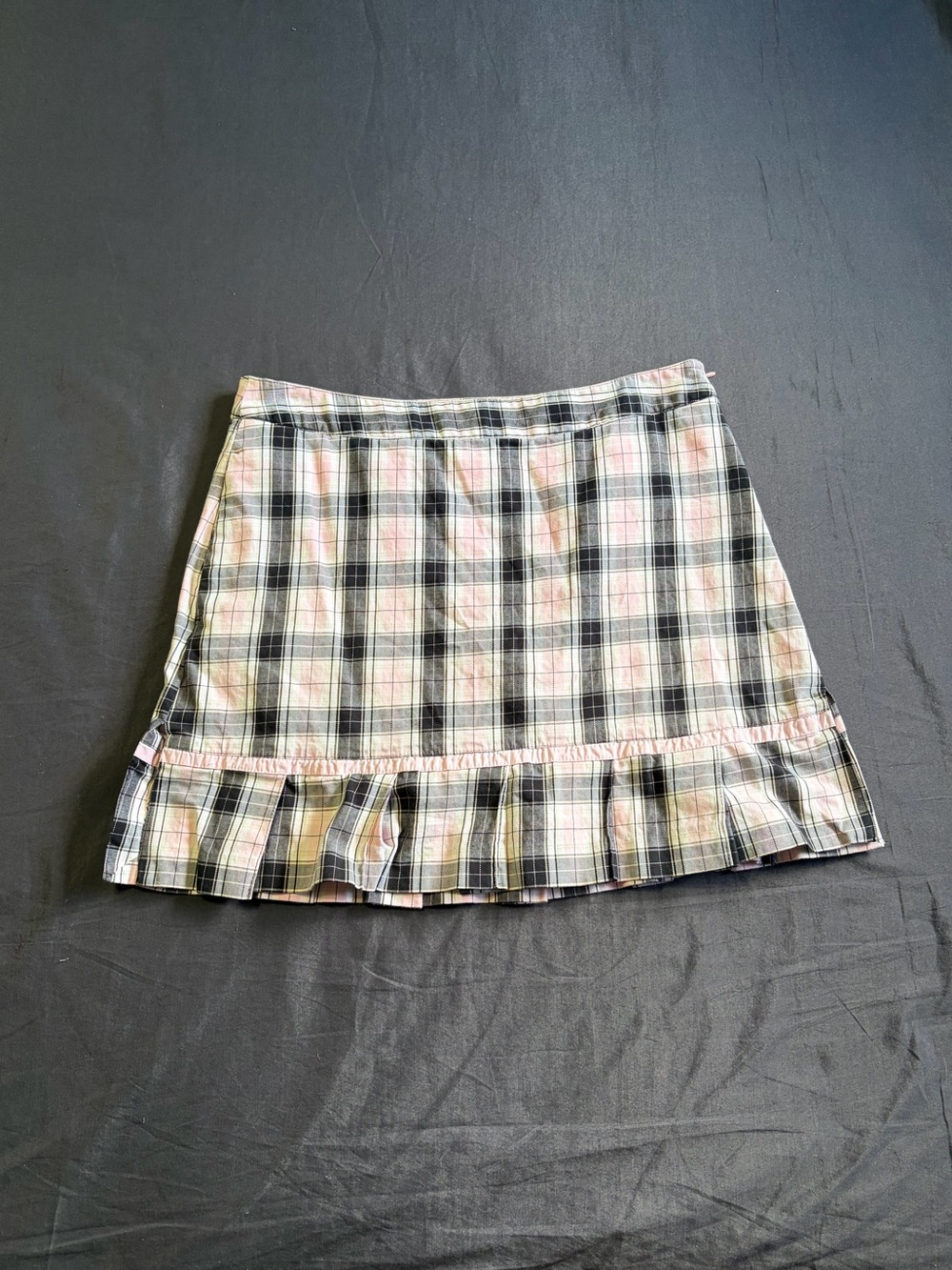 Izod Golf Classy Black, white and Pink Plaid Skirt. Size 4.